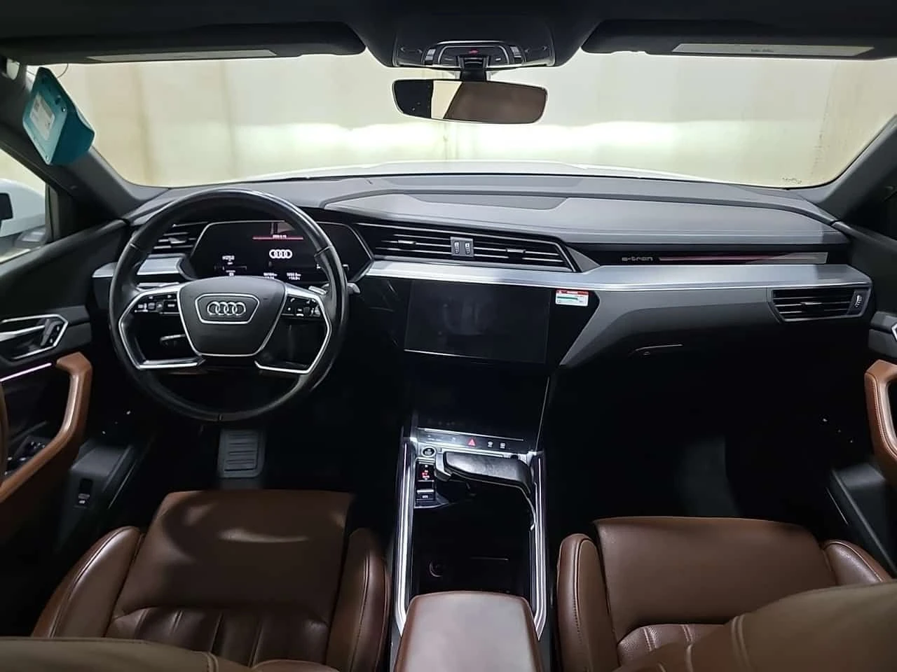 Audi E-Tron  | TECHNIK | 55 quattro | DIS | 360 | HEAD-UP | , снимка 10 - Автомобили и джипове - 54678043