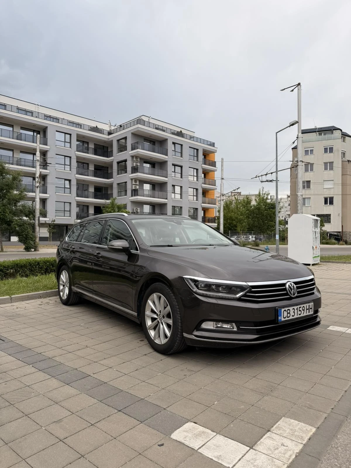 VW Passat HIGHLINE 2.0 TDI, снимка 3 - Автомобили и джипове - 54726574