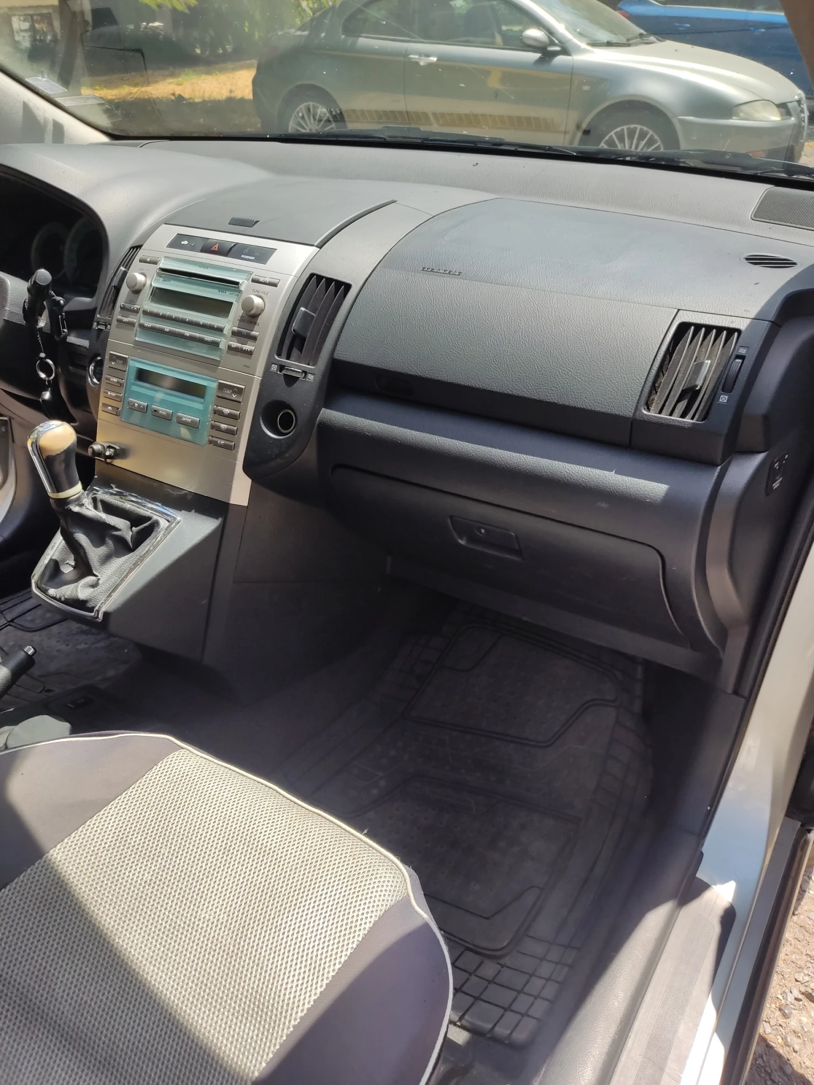 Toyota Corolla verso, снимка 6 - Автомобили и джипове - 55141584