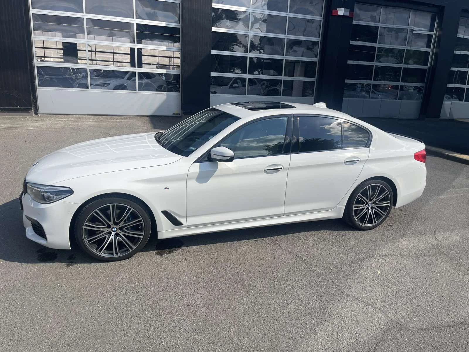 BMW 530 M-pack - X-drive - Head UP - Keyless - Harman