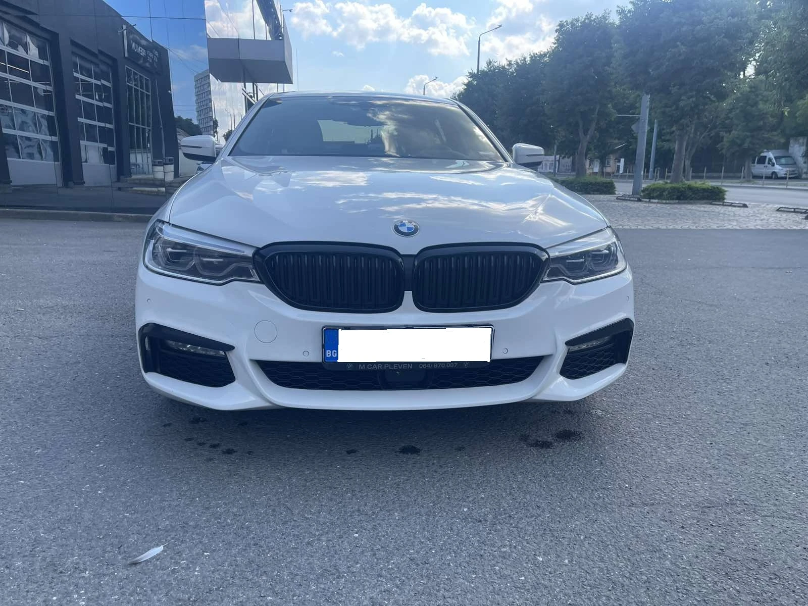 BMW 530 M-pack - X-drive - Head UP - Keyless - Harman, снимка 14 - Автомобили и джипове - 55157025