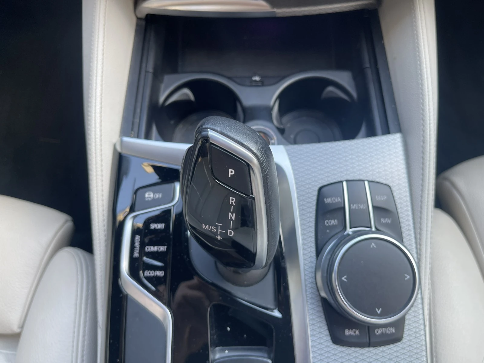 BMW 530 M-pack - X-drive - Head UP - Keyless - Harman, снимка 10 - Автомобили и джипове - 55157025