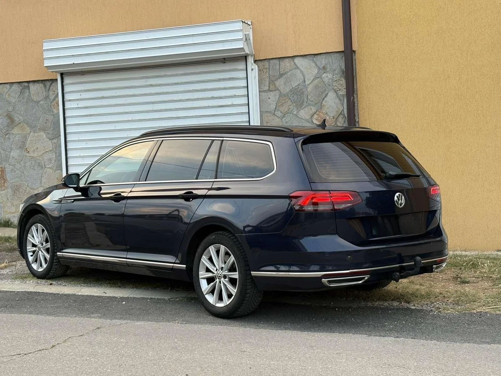 VW Passat Vw passat B8 2.0TDI/R line style/ACC/МАСАЖ/DSG, снимка 6 - Автомобили и джипове - 55333276