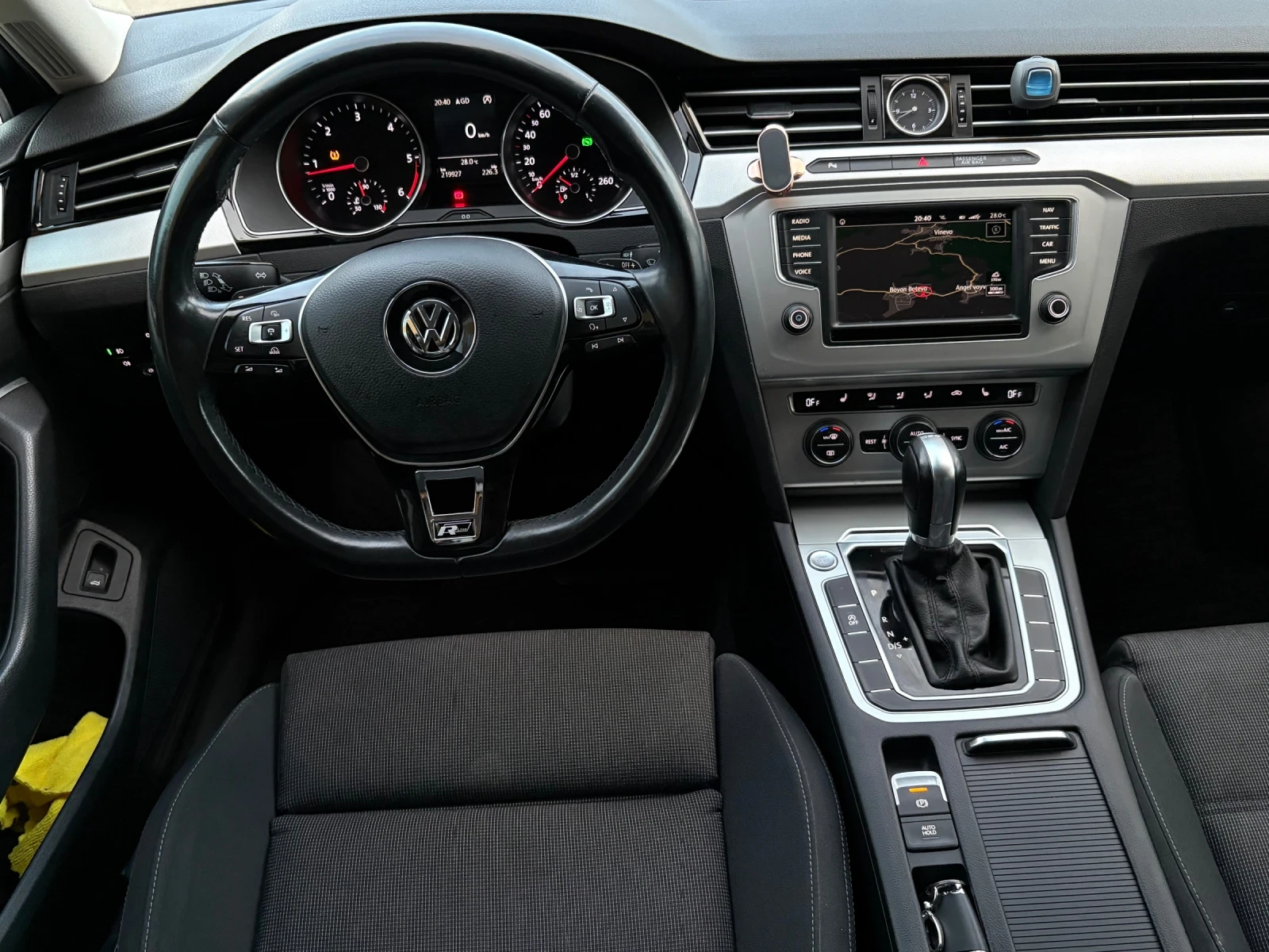 VW Passat Vw passat B8 2.0TDI/R line style/ACC/МАСАЖ/DSG, снимка 9 - Автомобили и джипове - 55333276