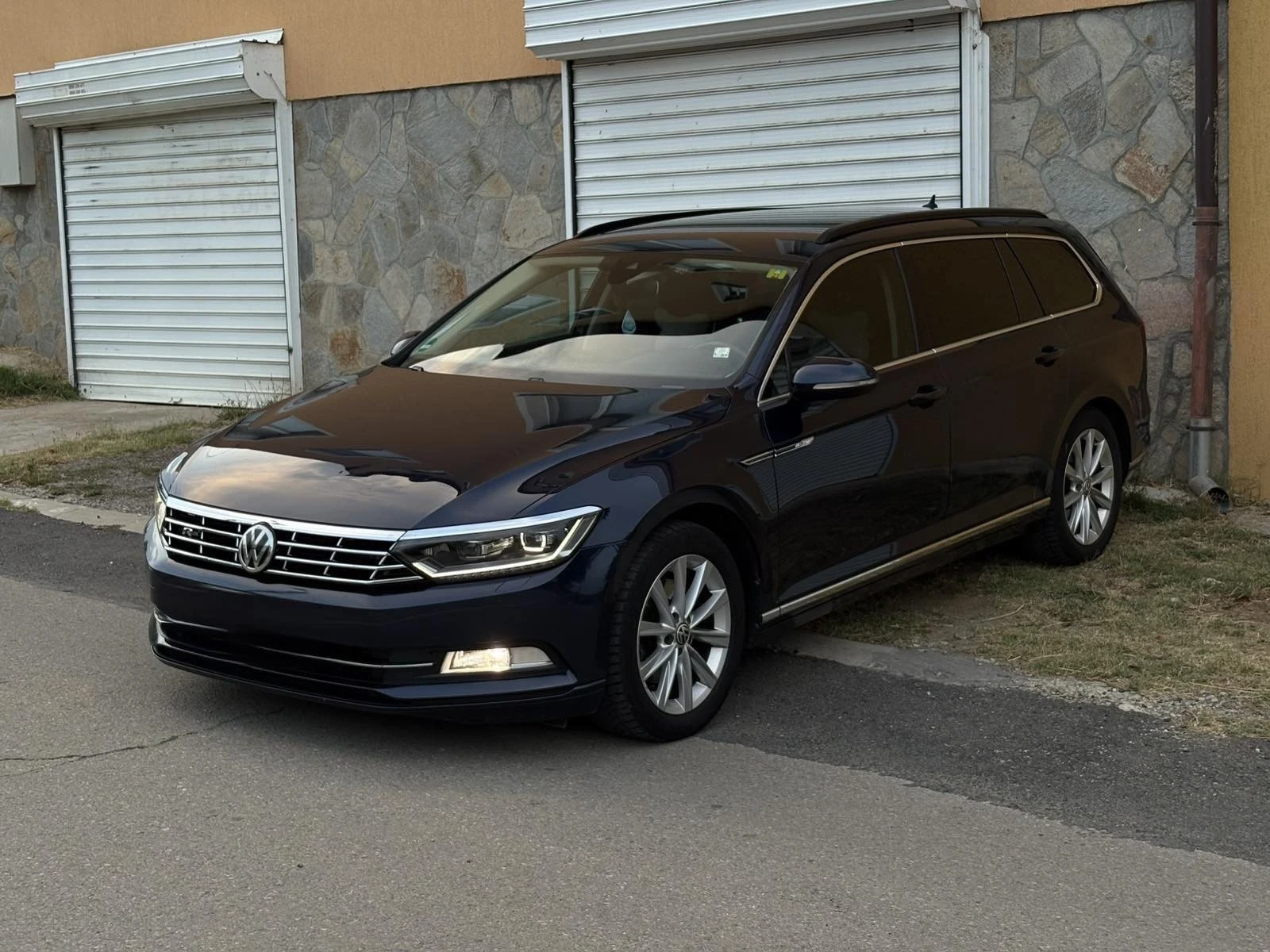 VW Passat Vw passat B8 2.0TDI/R line style/ACC/МАСАЖ/DSG, снимка 5 - Автомобили и джипове - 55333276