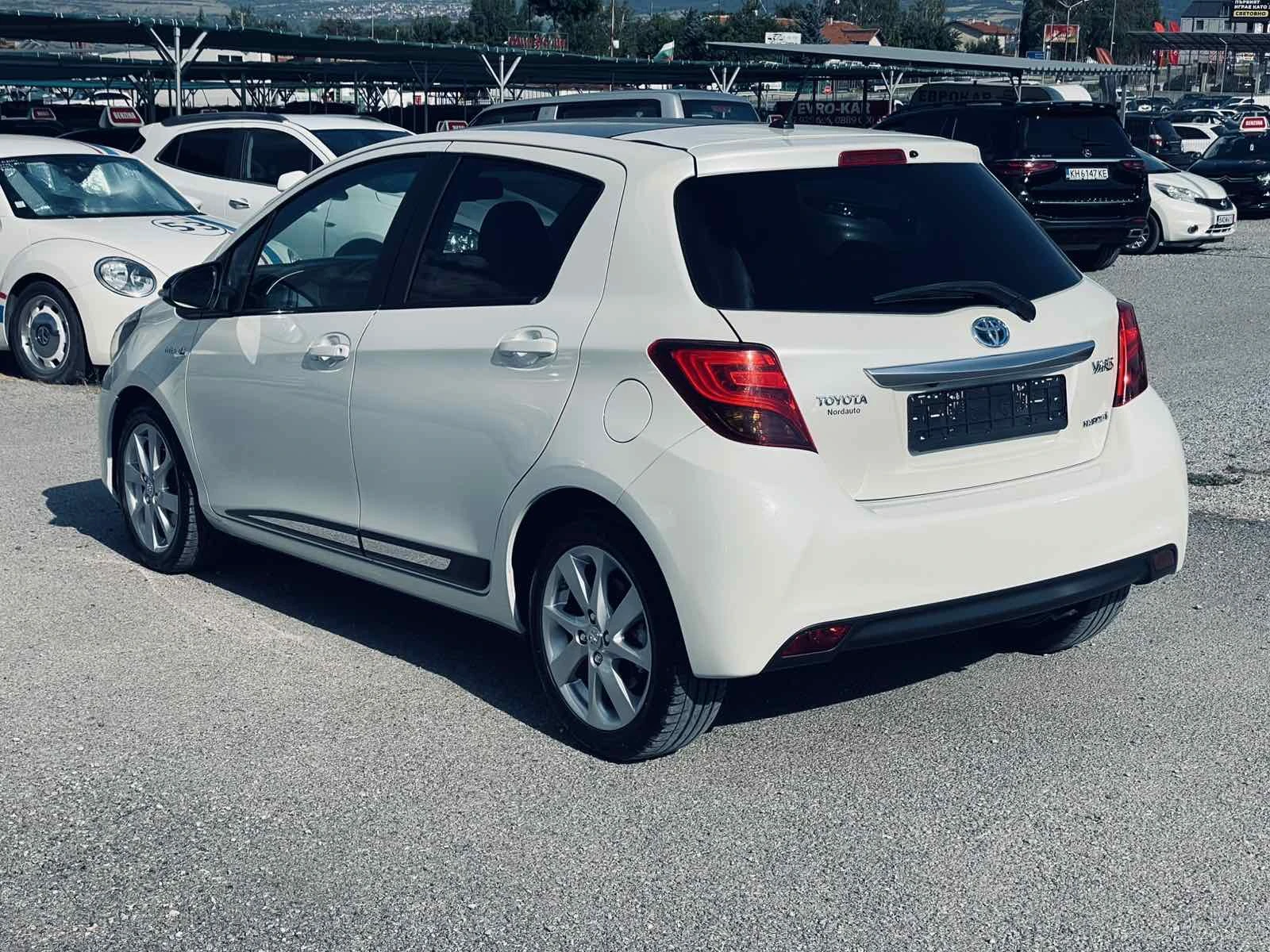 Toyota Yaris 1.5 HYBRID, снимка 4 - Автомобили и джипове - 55345411