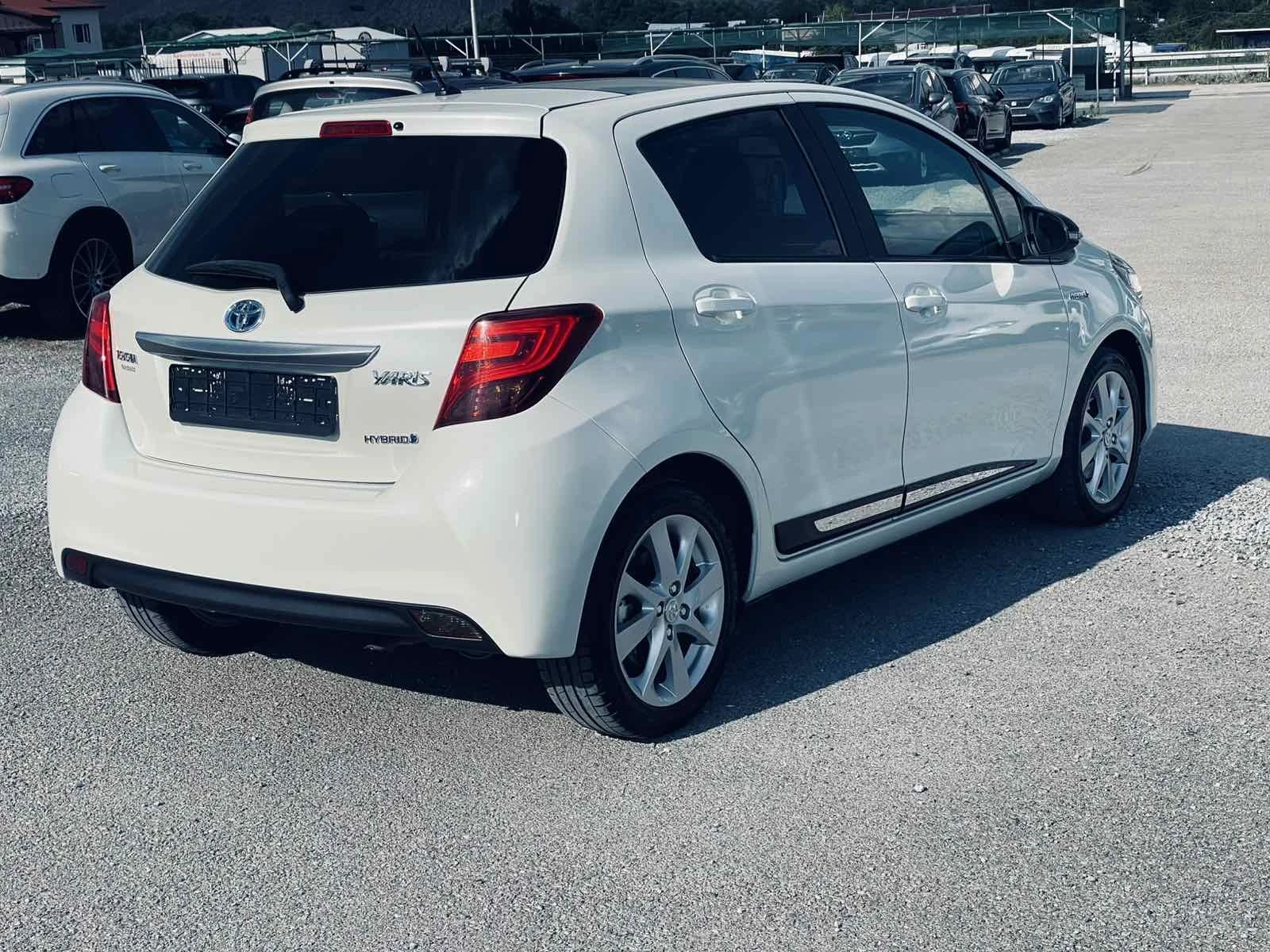 Toyota Yaris 1.5 HYBRID, снимка 6 - Автомобили и джипове - 55345411