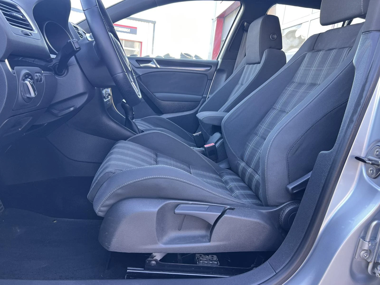 VW Golf 2.0GTD, снимка 8 - Автомобили и джипове - 56630029