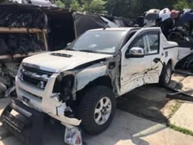 Isuzu D-max 3.0 d на части, снимка 3