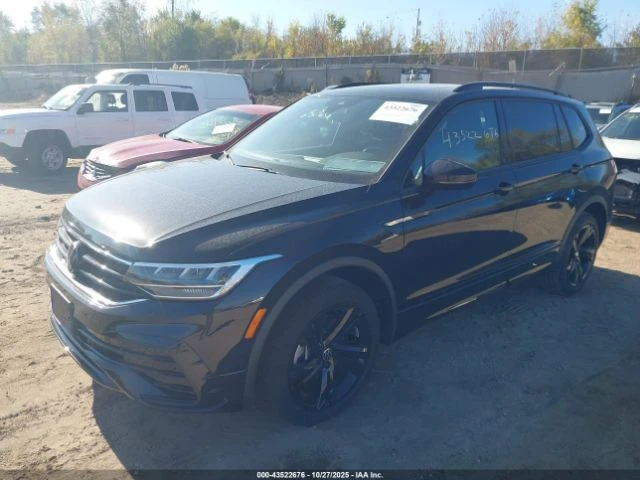 VW Tiguan  SE R-LINE BLACK/АВТОФИНАНСИРАНЕ ОТ 626 ЛВ , снимка 2 - Автомобили и джипове - 53110351