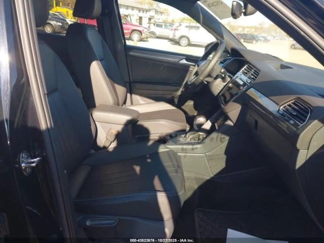 VW Tiguan  SE R-LINE BLACK/АВТОФИНАНСИРАНЕ ОТ 626 ЛВ , снимка 5 - Автомобили и джипове - 53110351