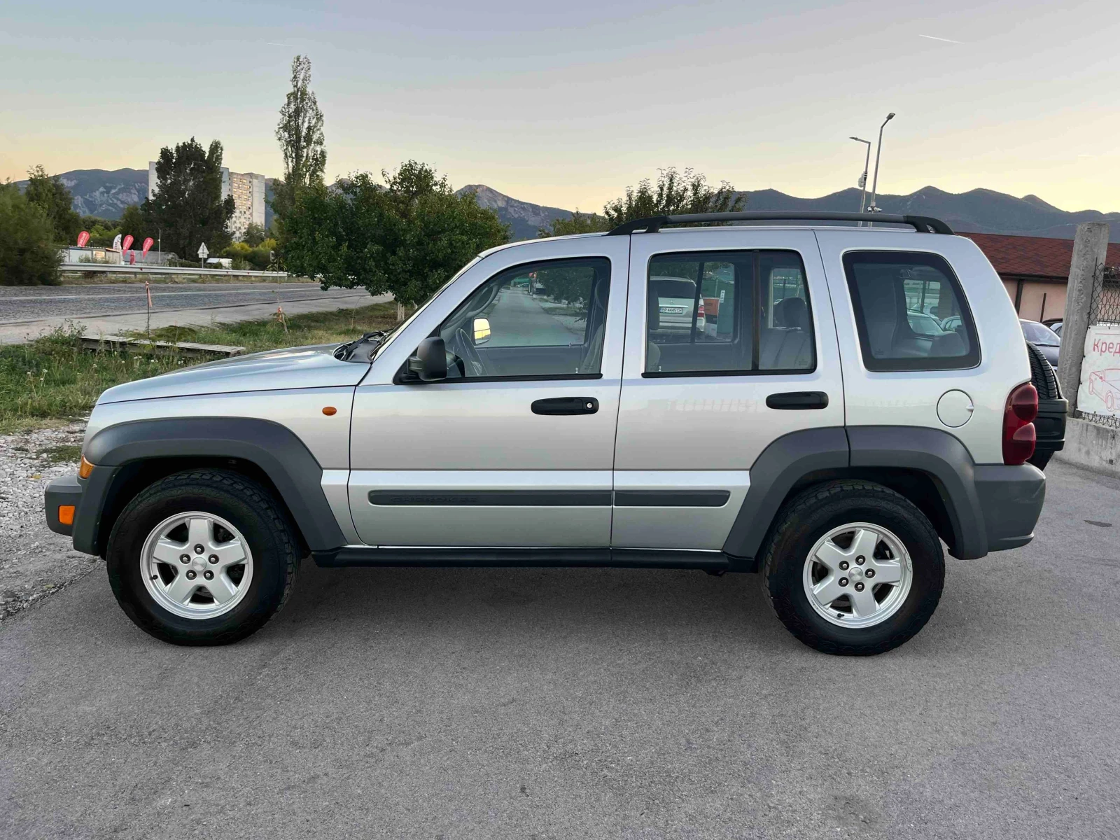 Jeep Cherokee 2.8CRD 163кс 4Х4 БЪРЗИ, БАВНИ И БЛОКАЖ - изображение 6