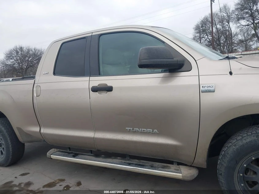 Toyota Tundra 4.7l Sr5 4.7L V8, снимка 13 - Автомобили и джипове - 53747015