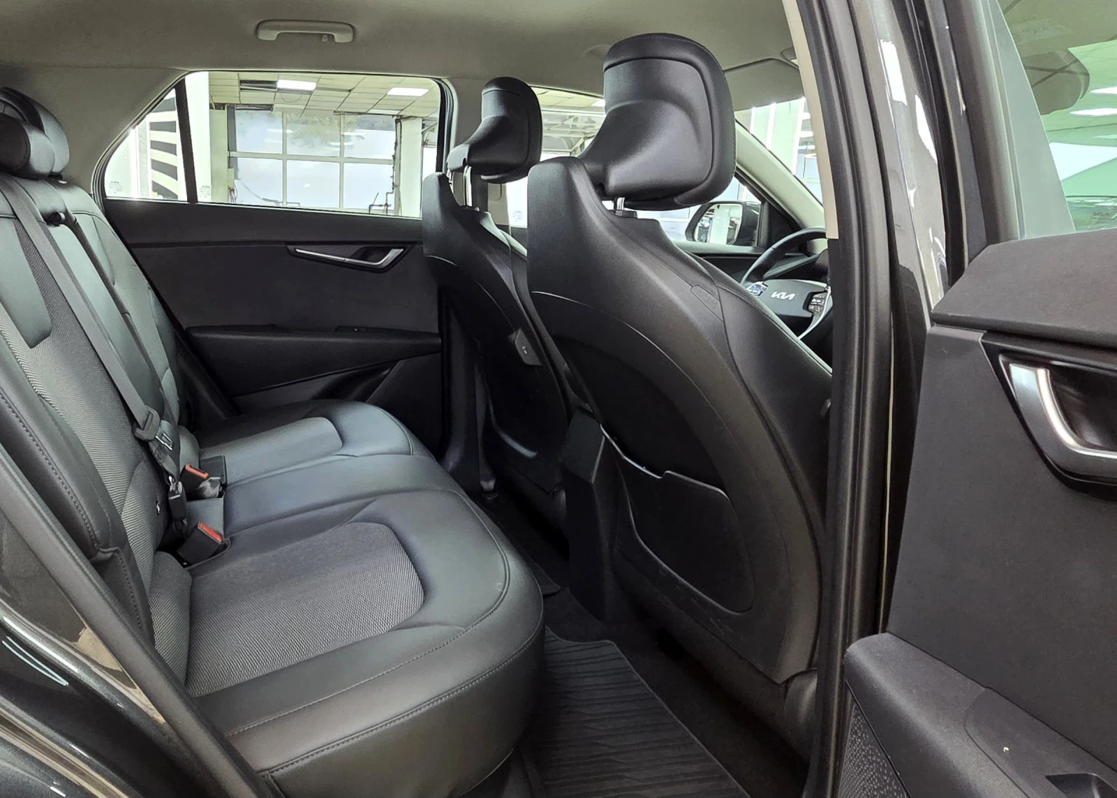 Kia Niro 64, 8KWh/ПЪЛНА СЕРВИЗНА ИСТОРИЯ, снимка 10 - Автомобили и джипове - 53816918