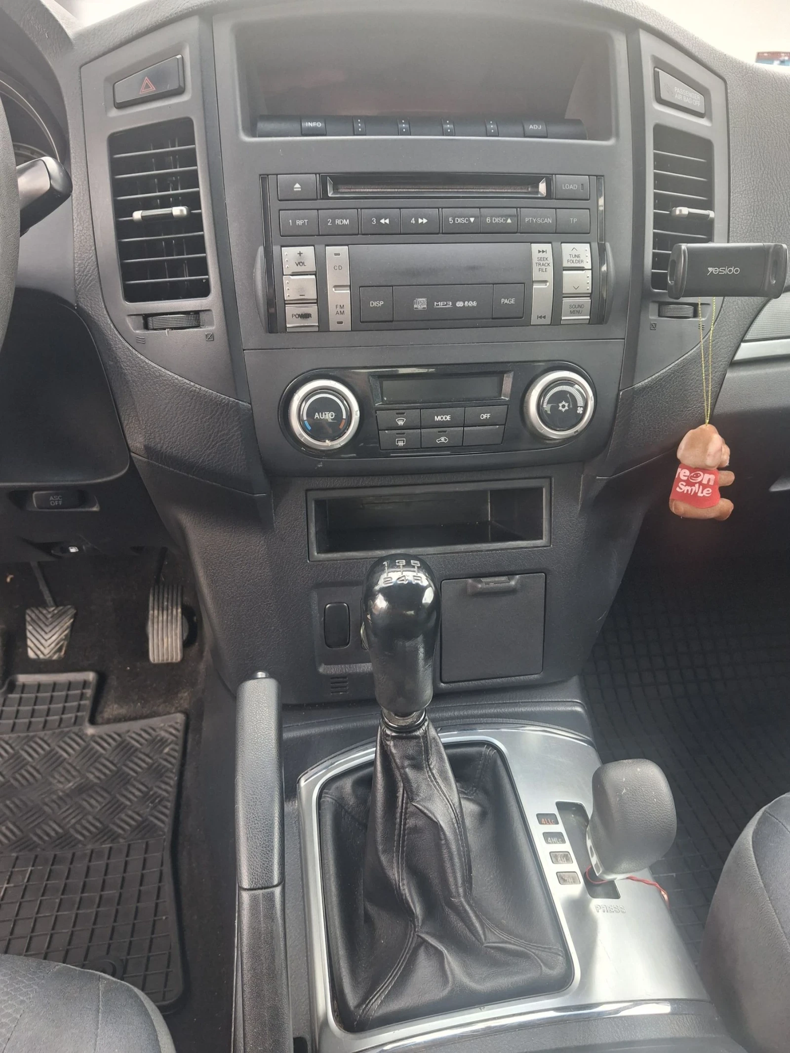 Mitsubishi Pajero, снимка 8 - Автомобили и джипове - 54079658