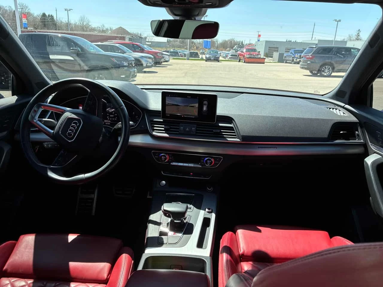 Audi SQ5 Technik/360/DISTRONIC/LED/PANO, снимка 11 - Автомобили и джипове - 54301338