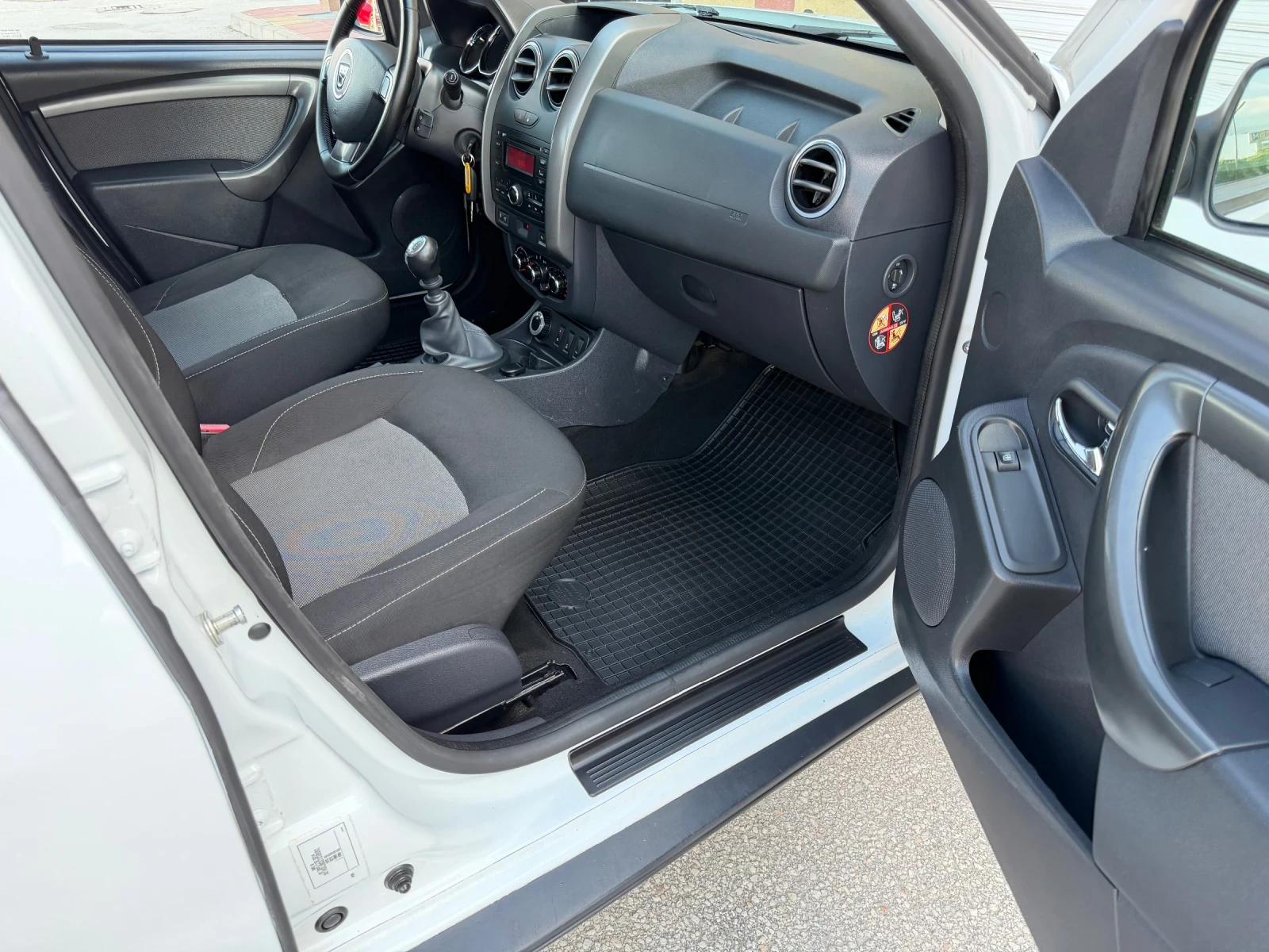 Dacia Duster 1.5DCi 109к.с. 4х4 ЕВРО6 ГЕРМАНИЯ, снимка 16 - Автомобили и джипове - 54828871