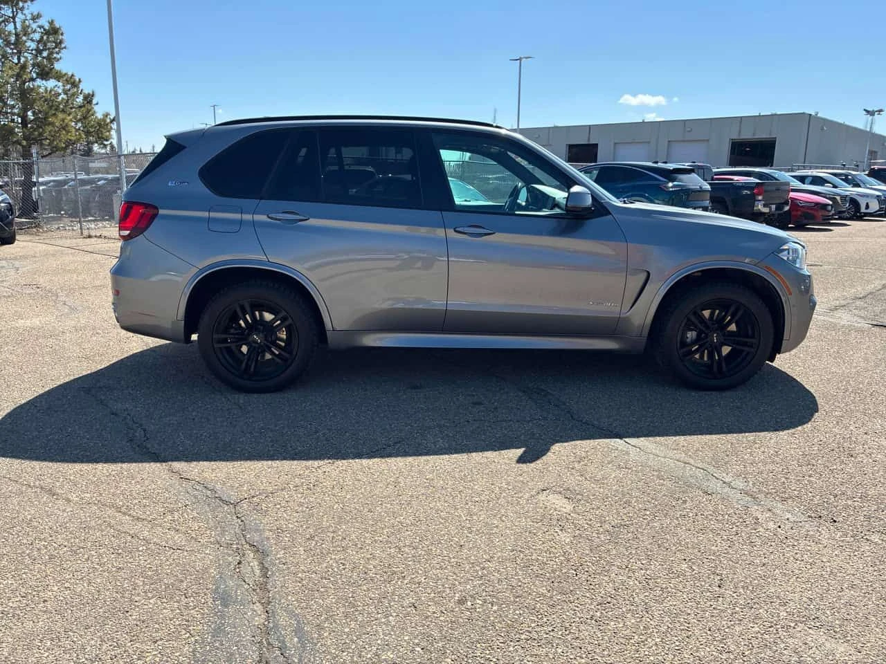 BMW X5 xDrive40e * АВТОКРЕДИТ * ПАНОРАМА * ПОДГРЕВ * 360, снимка 4 - Автомобили и джипове - 54875682
