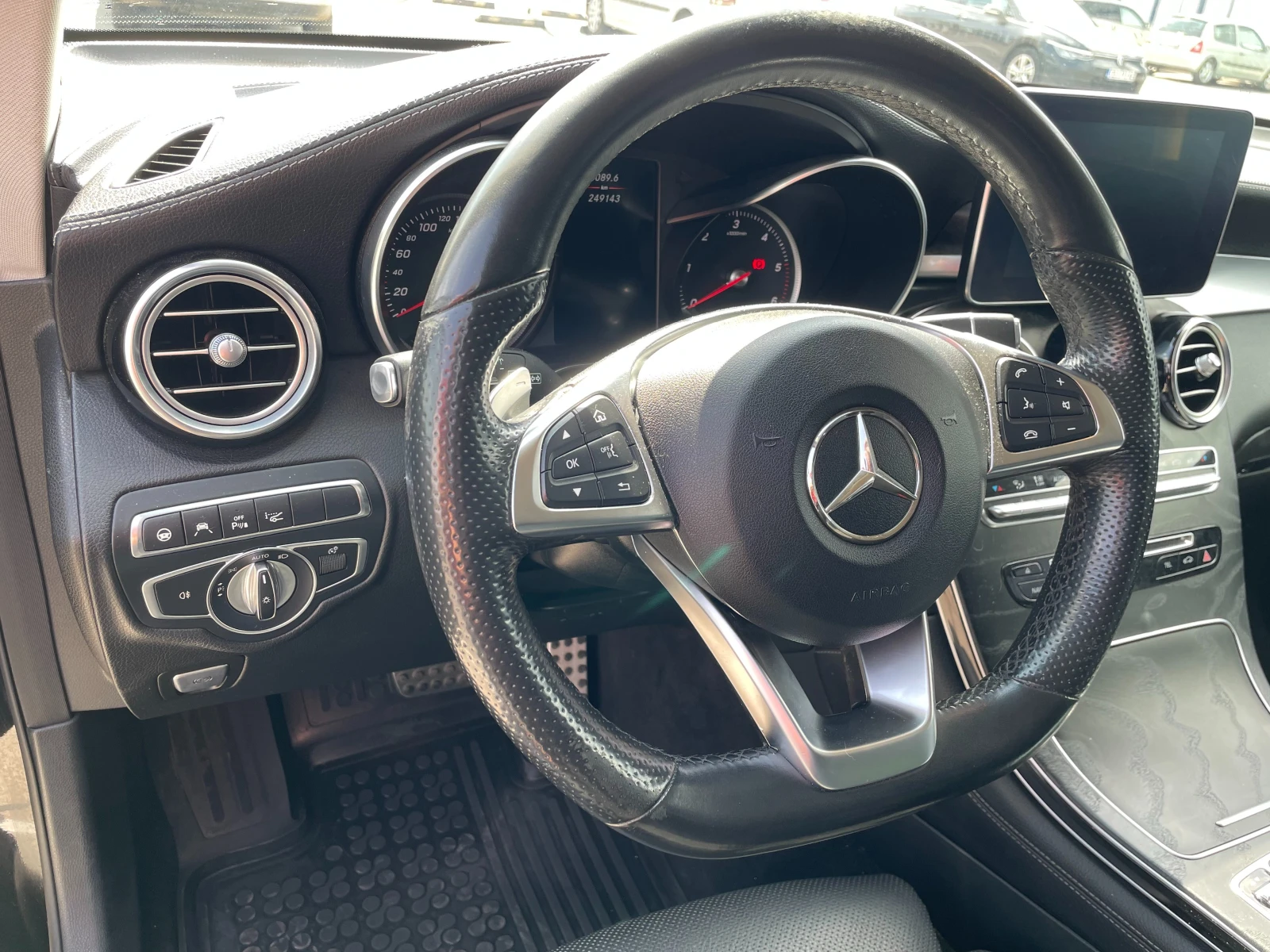 Mercedes-Benz GLC 350 Full Assist+ AMG Line+ Carplay, снимка 9 - Автомобили и джипове - 56002380