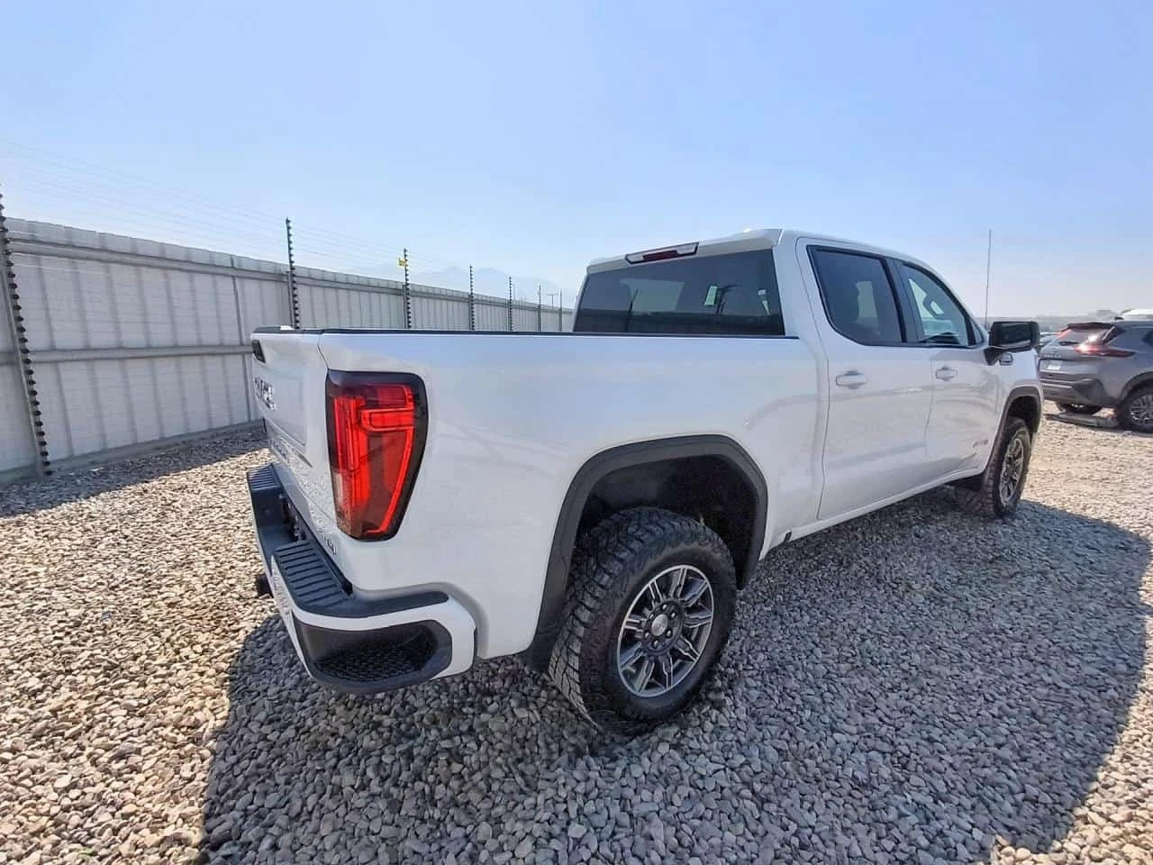 Gmc Sierra * AT4 * CARFAX * БЕЗ ПЪРВОНАЧАЛНА ВНОСКА, снимка 3 - Автомобили и джипове - 56255739
