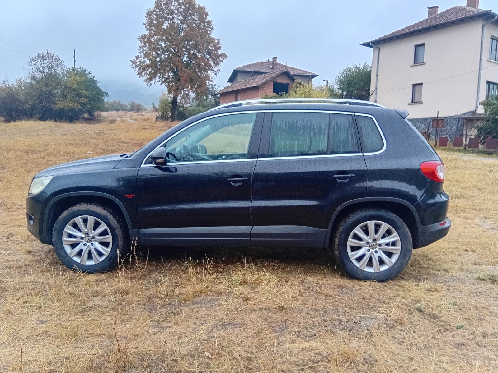 VW Tiguan 2.0 TDI , снимка 3 - Автомобили и джипове - 56740035