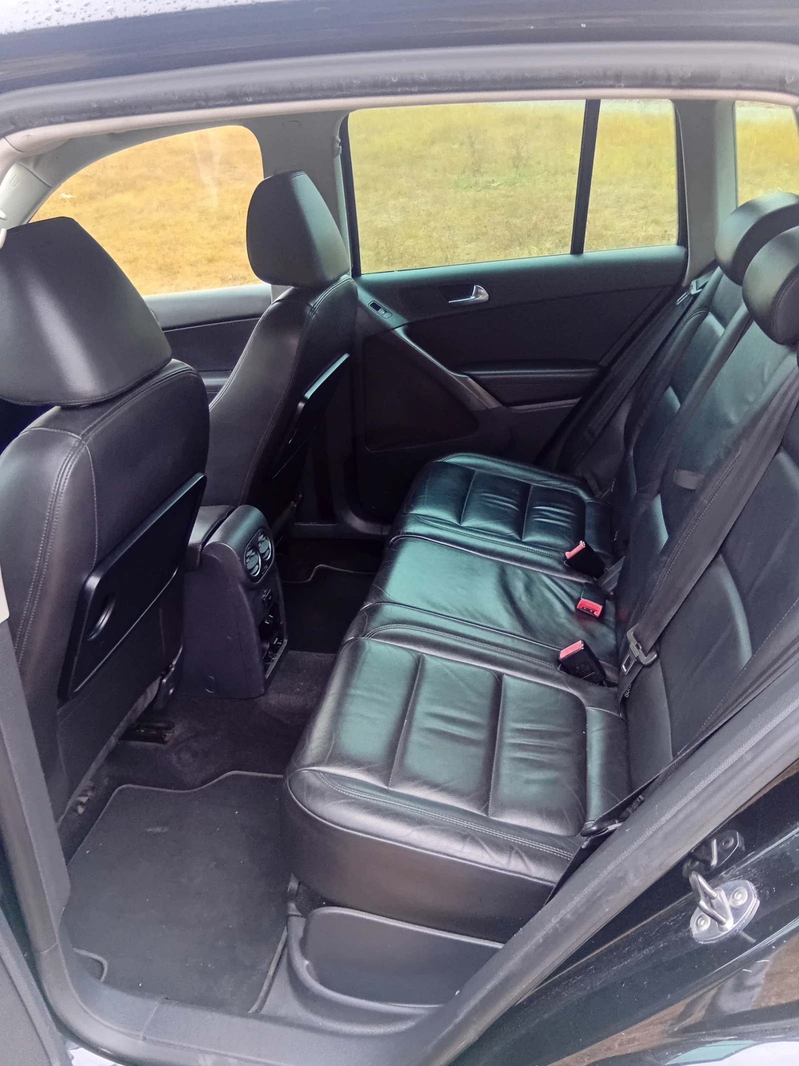 VW Tiguan 2.0 TDI , снимка 13 - Автомобили и джипове - 56740035