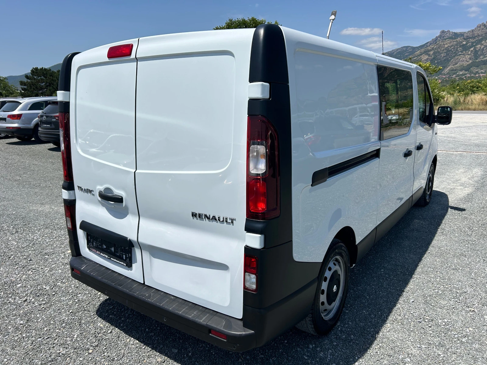 Renault Trafic (KATO НОВА) - изображение 6