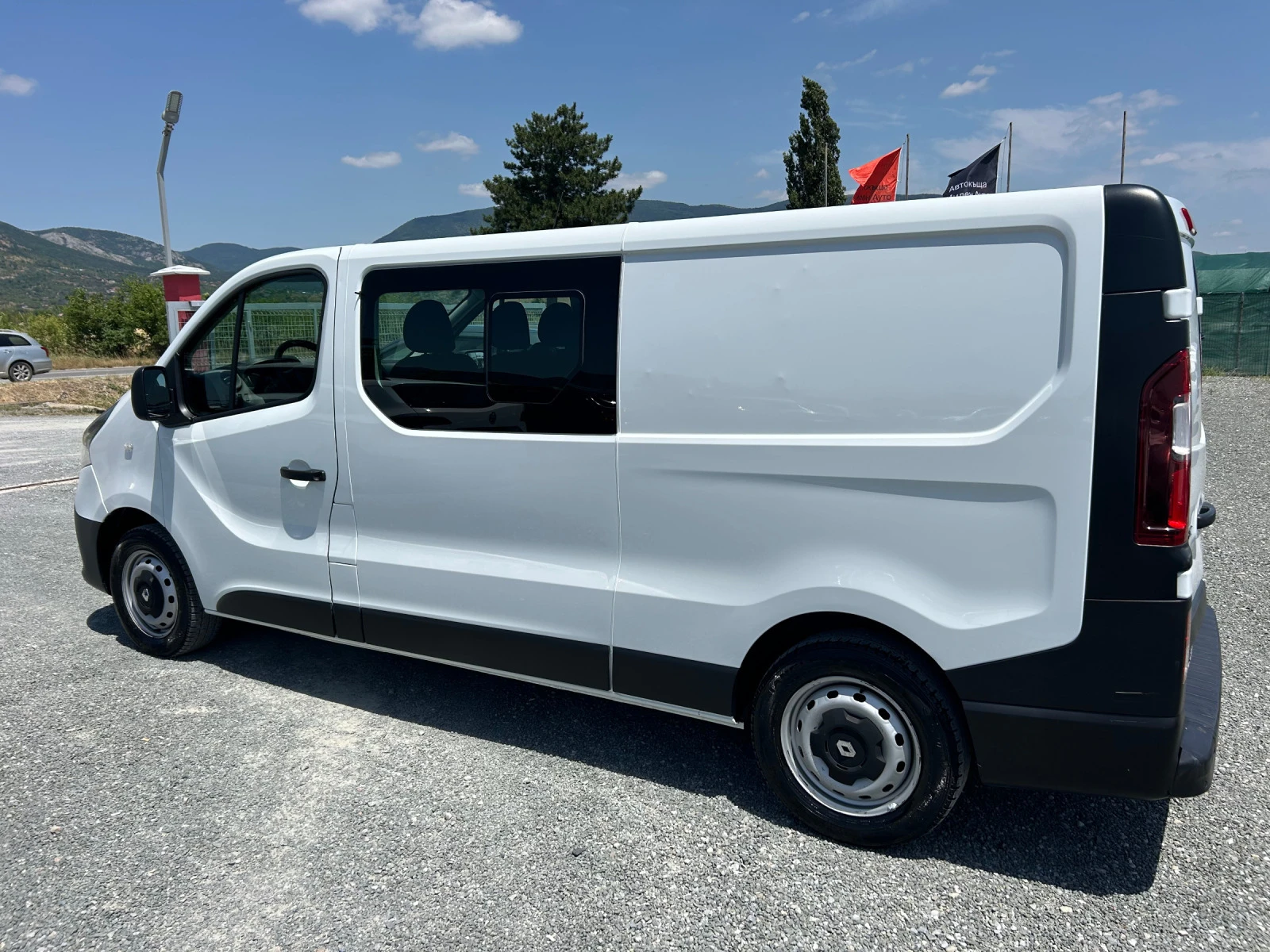 Renault Trafic (KATO НОВА) - изображение 9