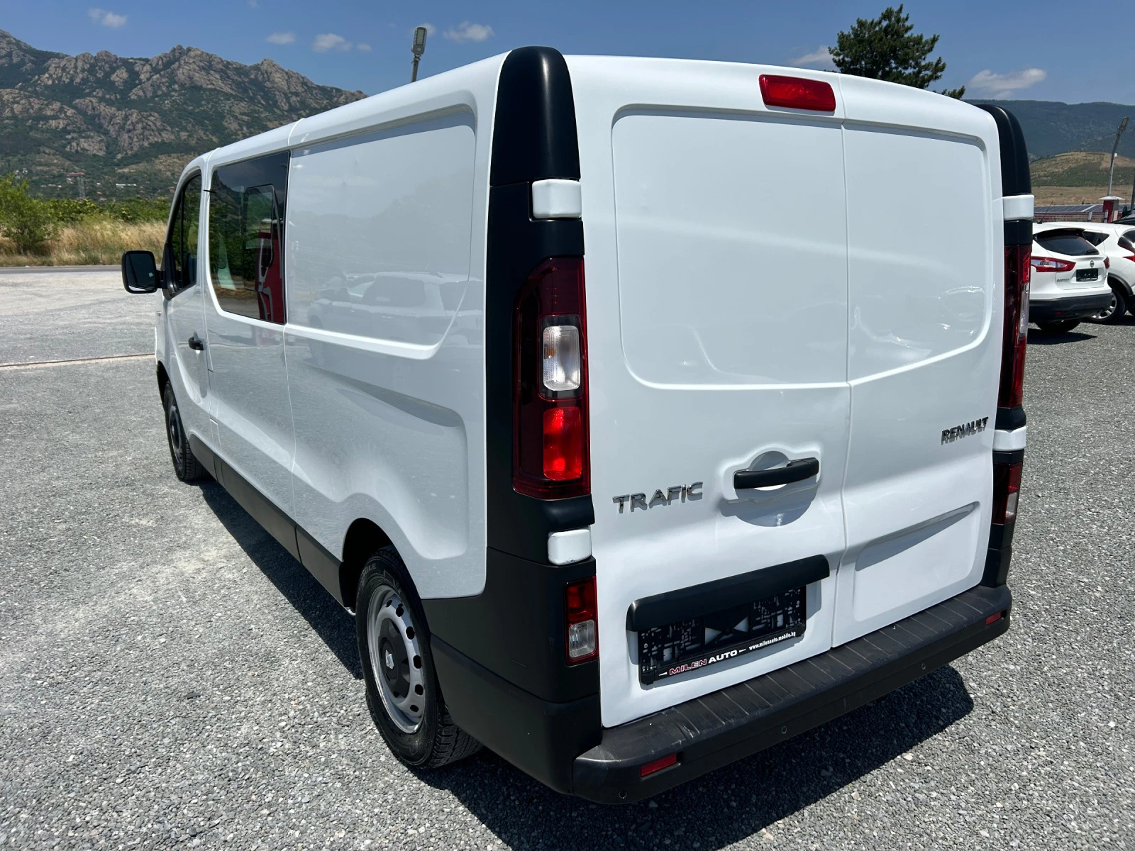 Renault Trafic (KATO НОВА) - изображение 8