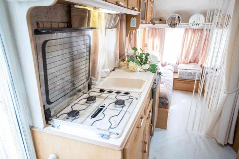 Каравана Avondale УЛИСЕС , снимка 5 - Каравани и кемпери - 52967542