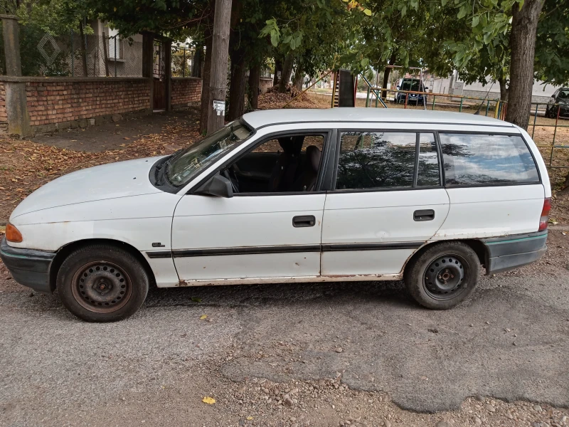 Opel Astra, снимка 2 - Автомобили и джипове - 47216574