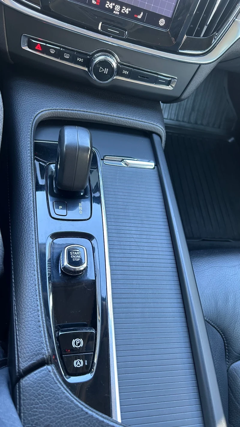 Volvo V90 Фейслифт 2.0d 197, снимка 10 - Автомобили и джипове - 53230990