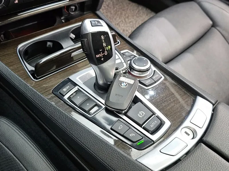 BMW 730, снимка 9 - Автомобили и джипове - 54600948