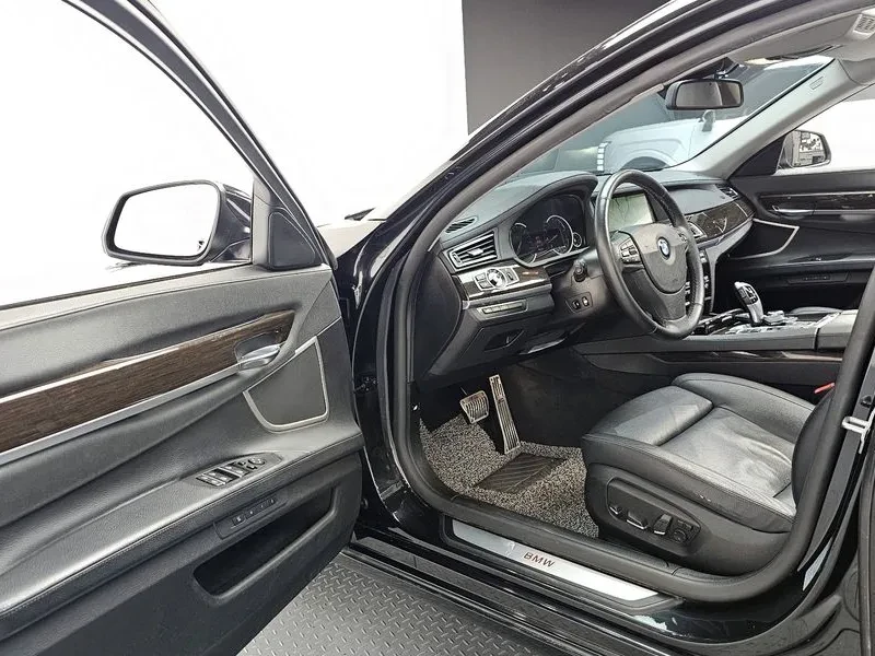 BMW 730, снимка 10 - Автомобили и джипове - 54600948
