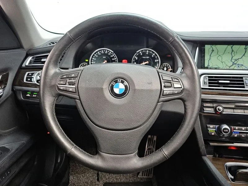 BMW 730, снимка 13 - Автомобили и джипове - 54600948