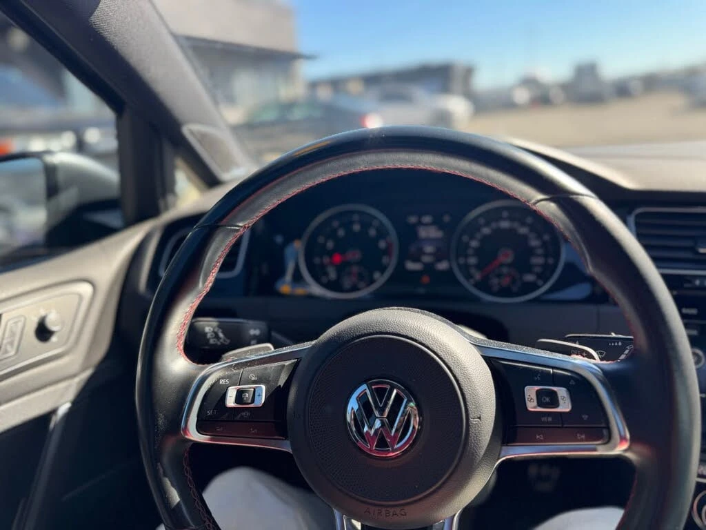 VW Golf * АВТО КРЕДИТ* ЦЕНА ДО БГ * СЕРВИЗНА ИСТОРИЯ *  - изображение 6