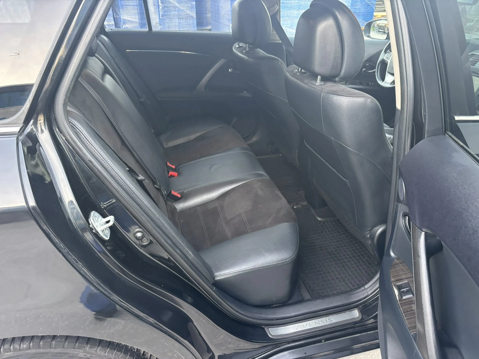 Toyota Avensis 1.8i Executive EURO5 АЛКАНТАРА - изображение 8