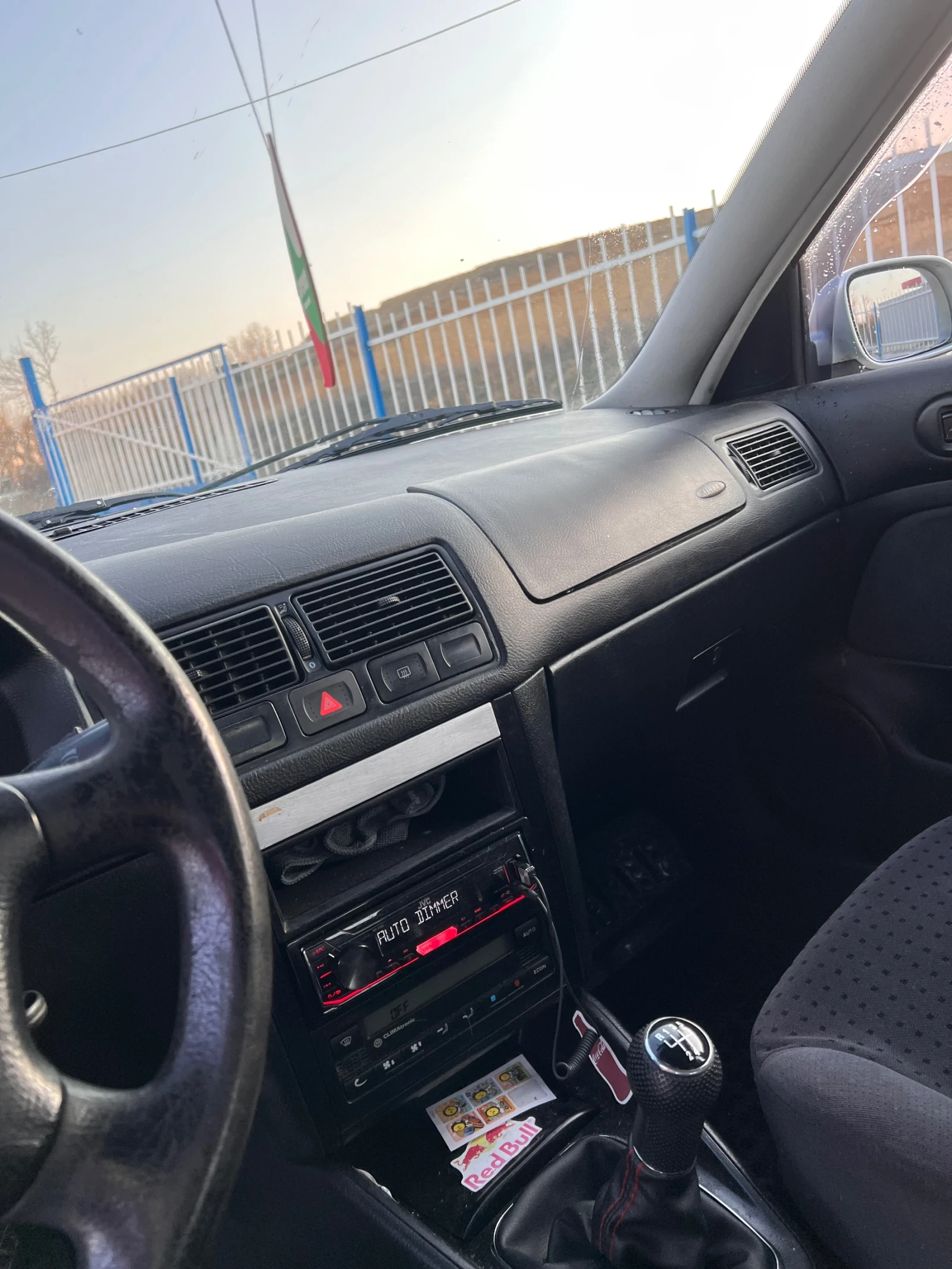 VW Golf 4 1.6i , снимка 10 - Автомобили и джипове - 53851196