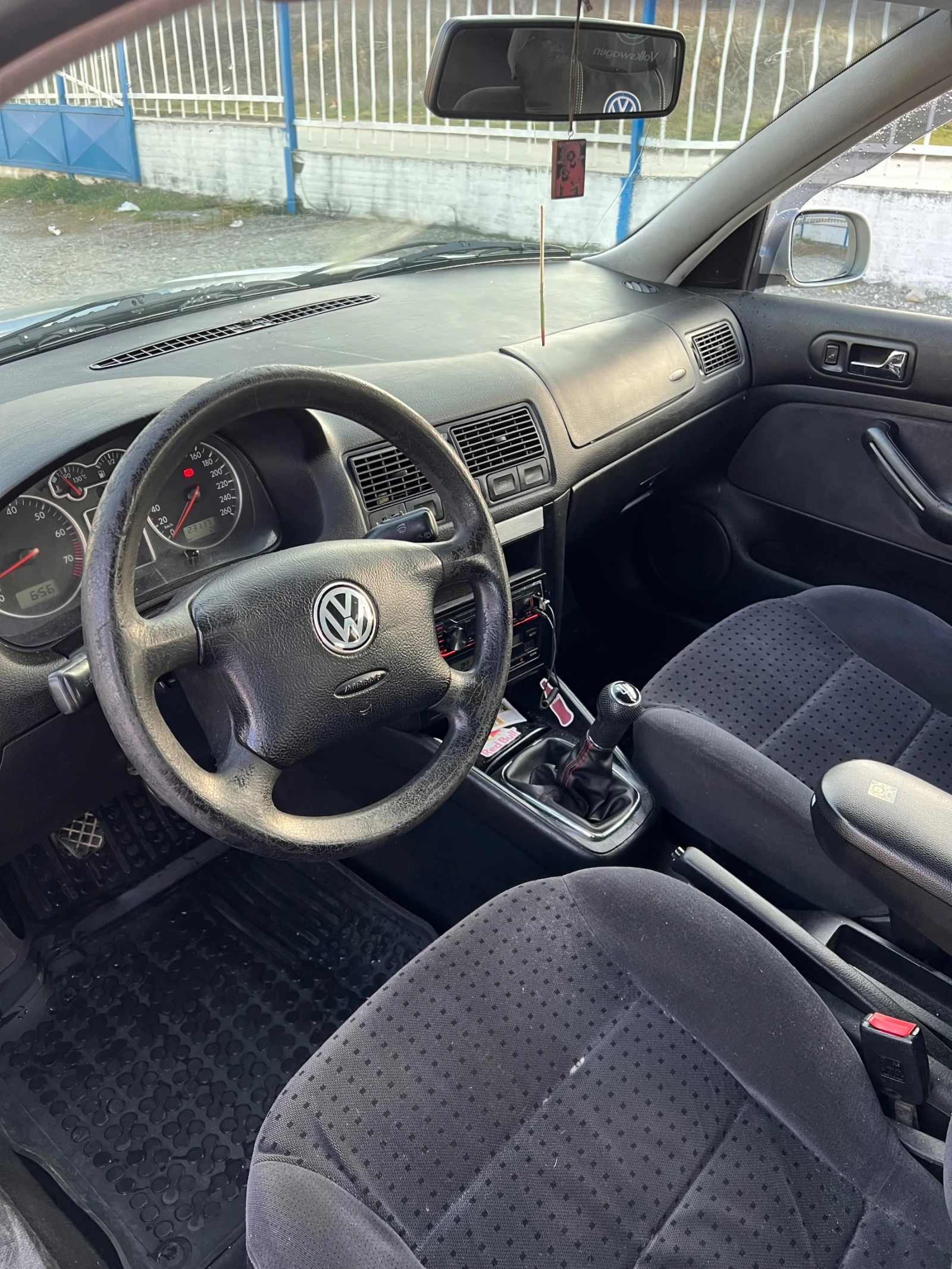 VW Golf 4 1.6i , снимка 8 - Автомобили и джипове - 53851196