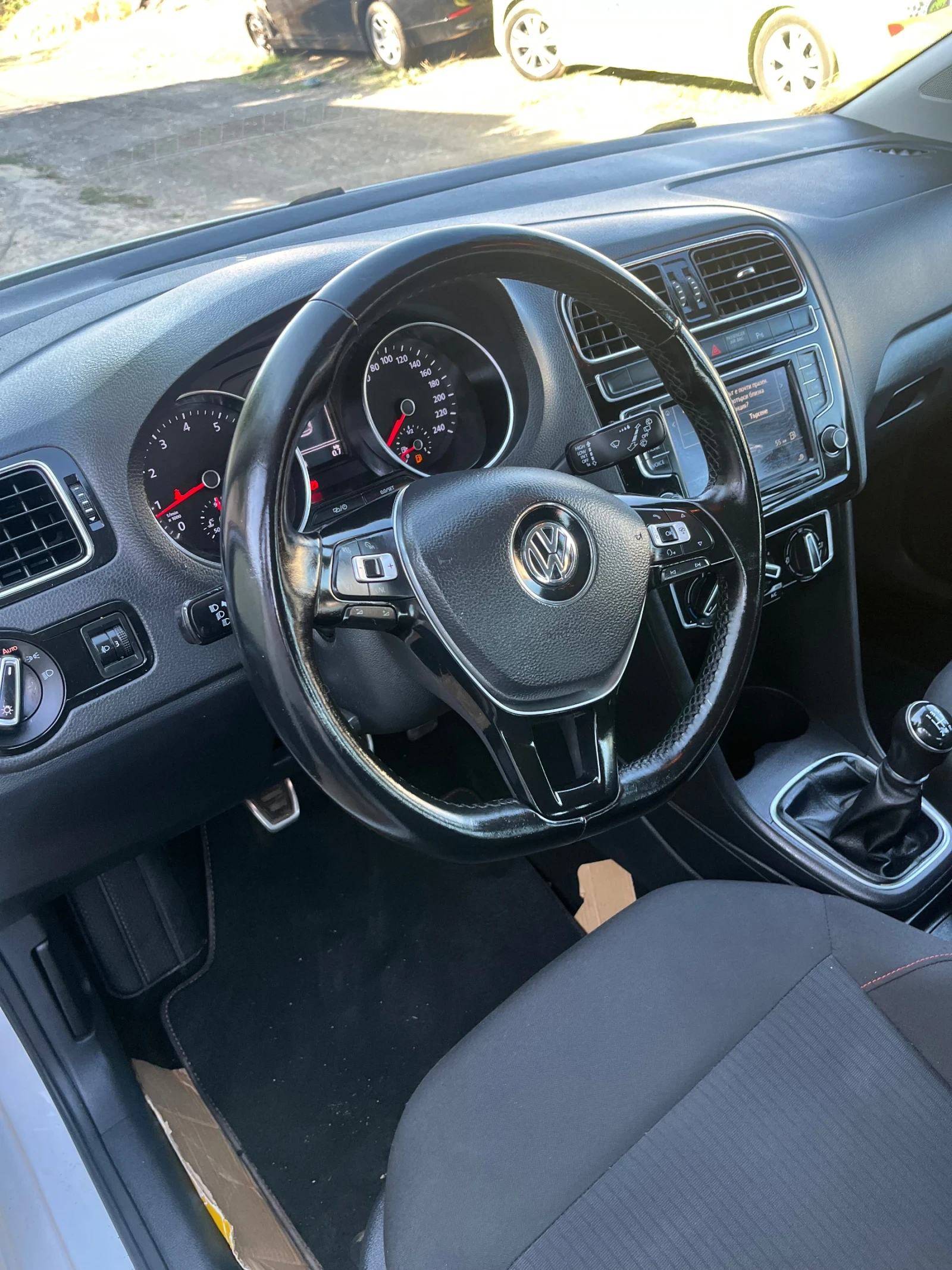 VW Polo 1.0, снимка 5 - Автомобили и джипове - 53938210