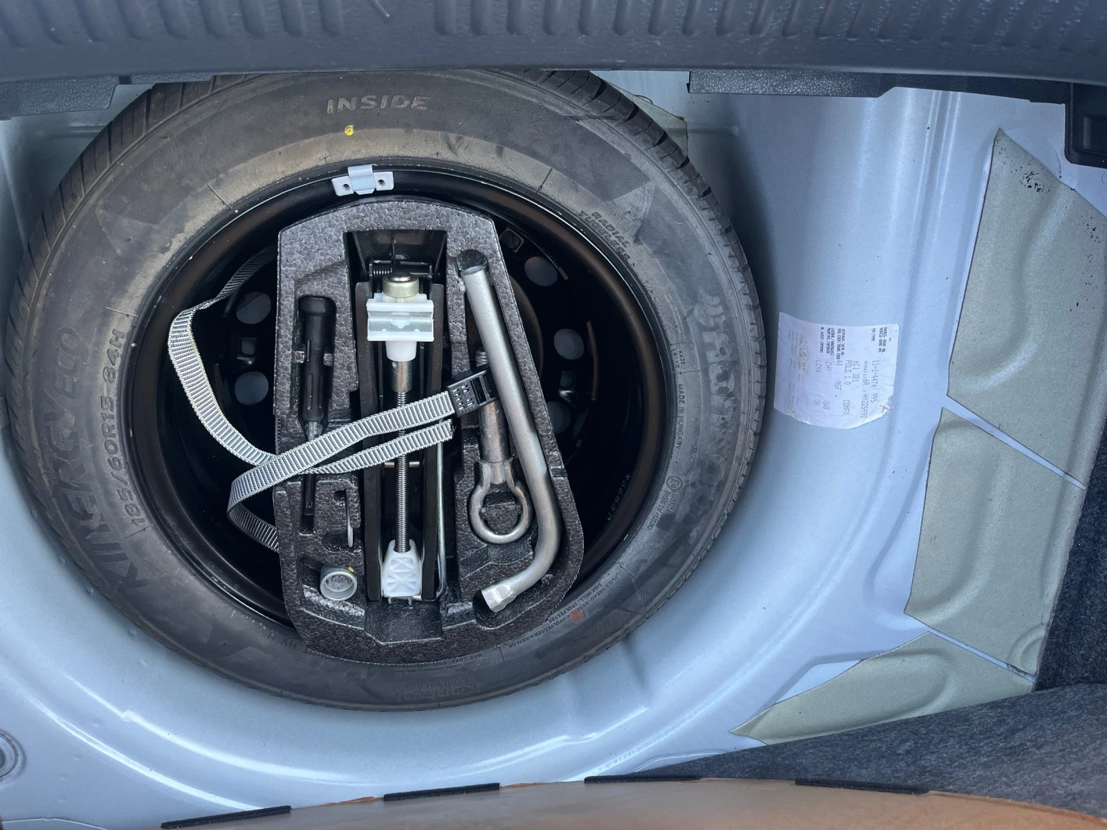 VW Polo 1.0, снимка 9 - Автомобили и джипове - 53938210