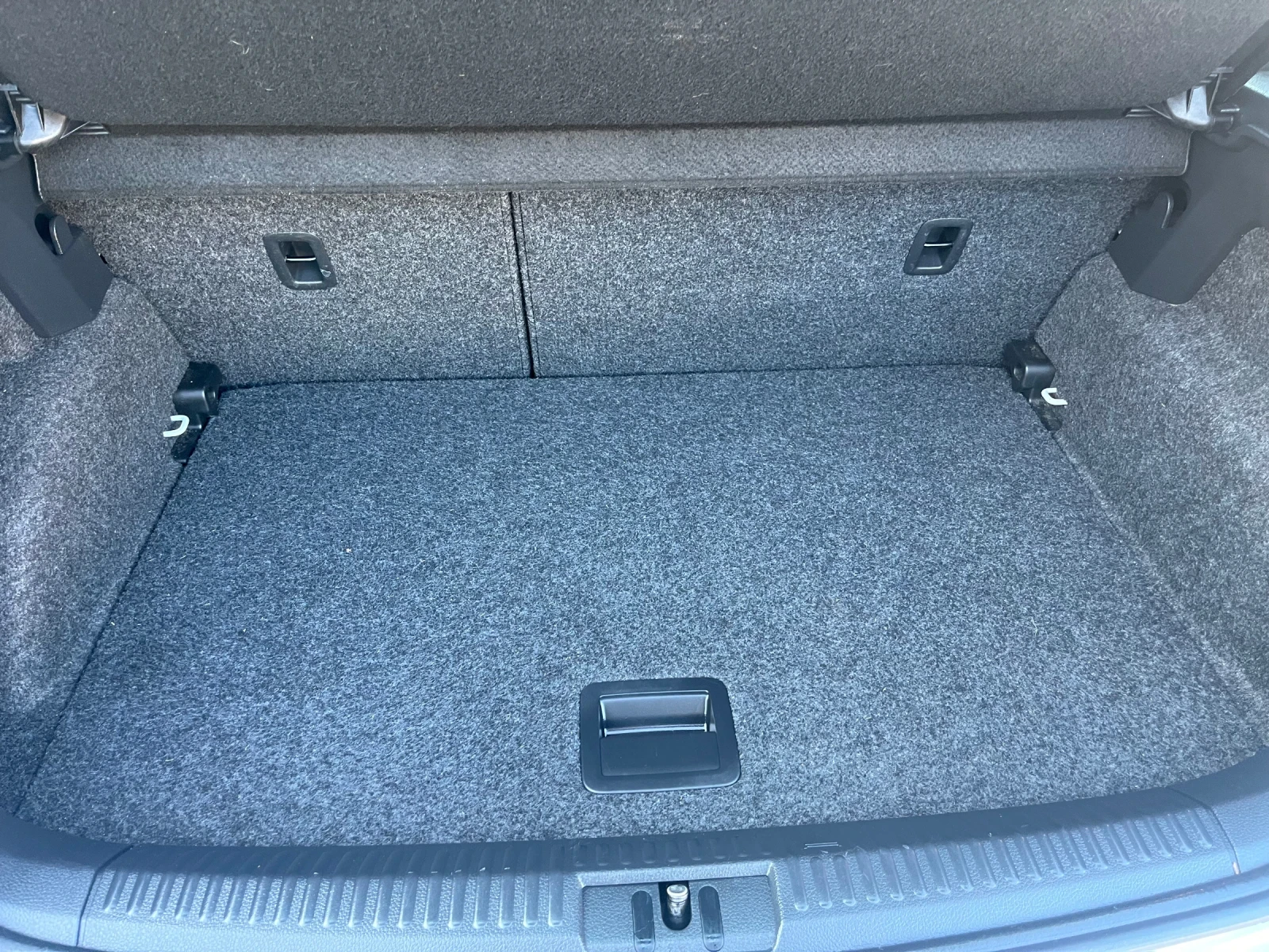 VW Polo 1.0, снимка 8 - Автомобили и джипове - 53938210