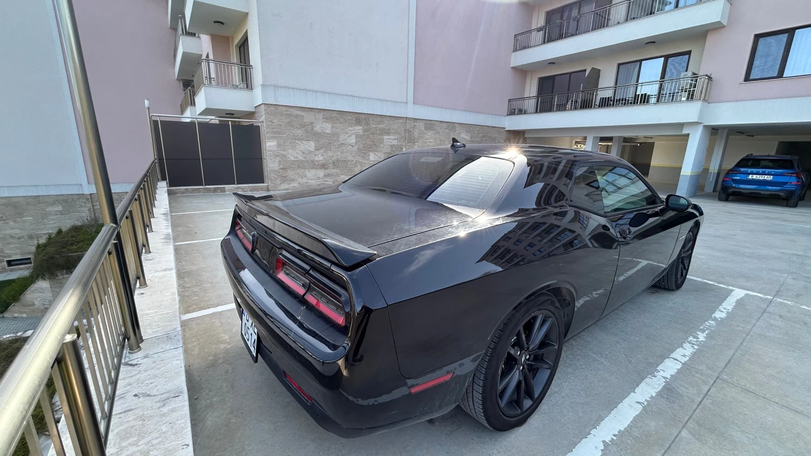 Dodge Challenger R/T HEMI, снимка 2 - Автомобили и джипове - 54221998