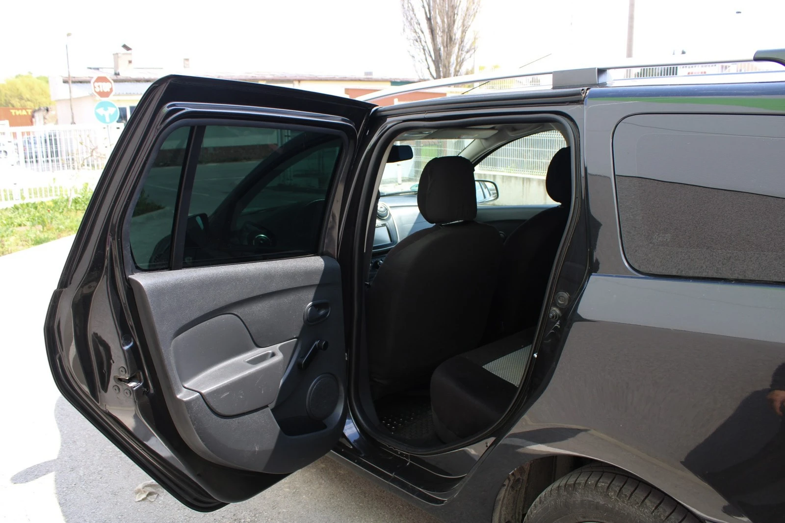 Dacia Logan, снимка 12 - Автомобили и джипове - 54253898