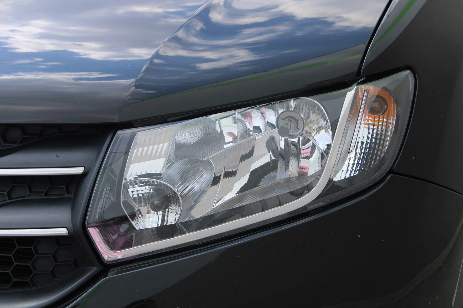 Dacia Logan, снимка 2 - Автомобили и джипове - 54253898