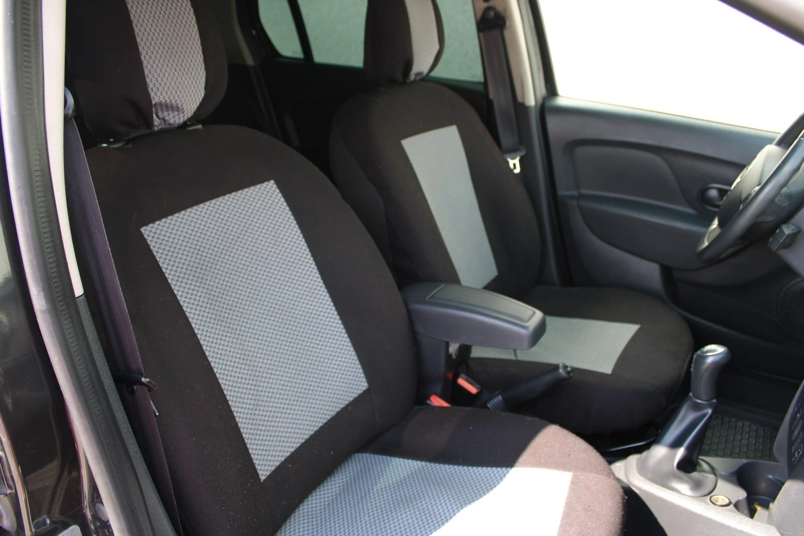 Dacia Logan, снимка 8 - Автомобили и джипове - 54253898