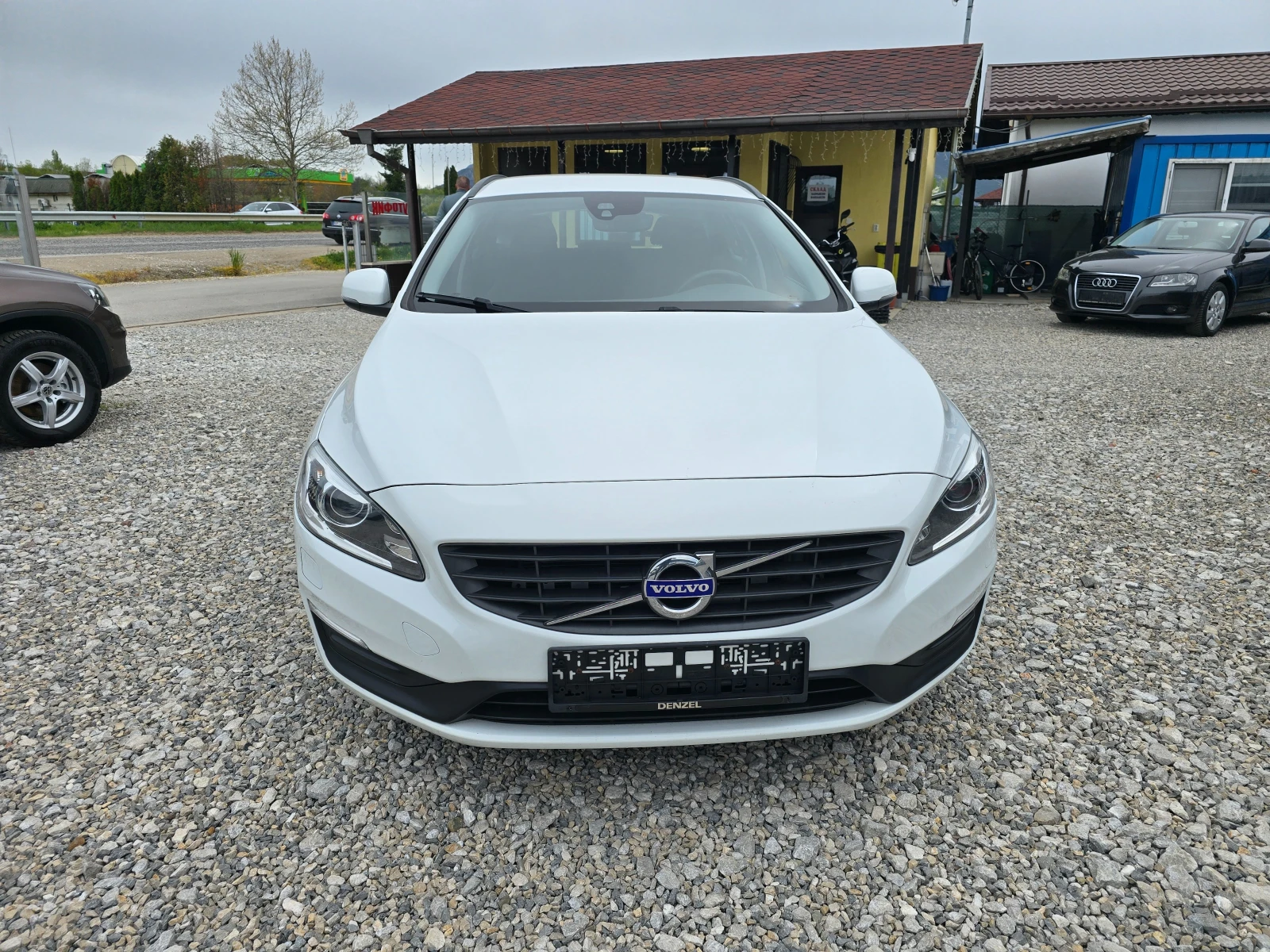 Volvo V60 2.0D4 KLIMATRON, снимка 8 - Автомобили и джипове - 54309434