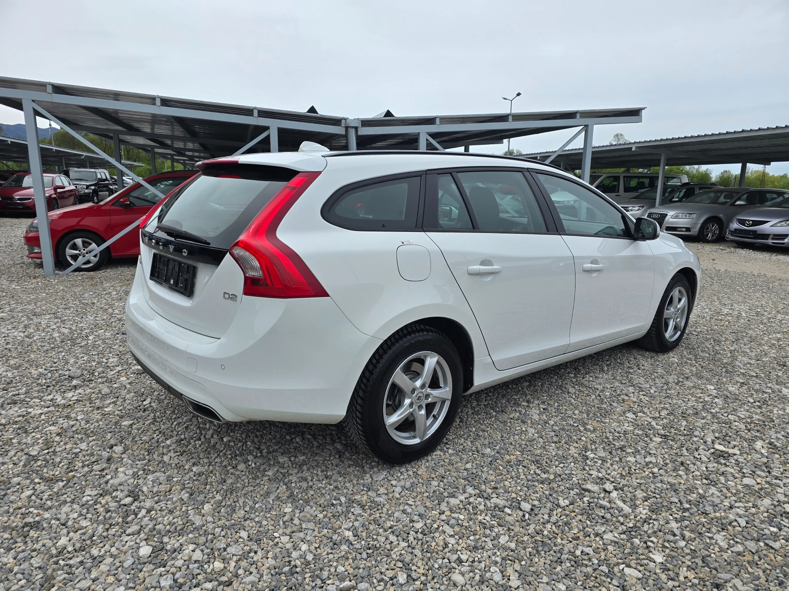 Volvo V60 2.0D4 KLIMATRON, снимка 5 - Автомобили и джипове - 54309434