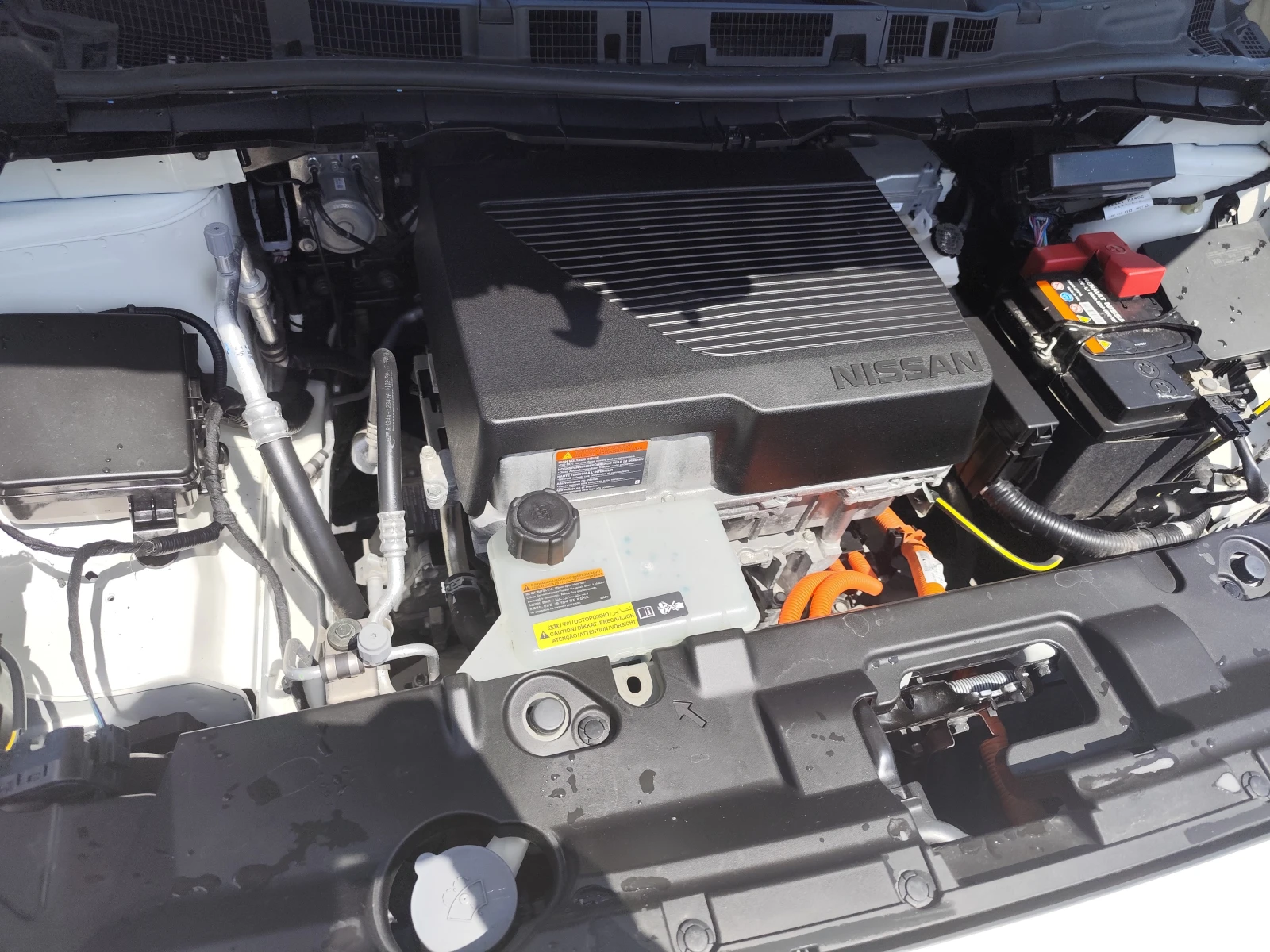 Nissan Leaf  40KWh* 150k.c.* АВТОМАТИК* LED* CAMERA* , снимка 16 - Автомобили и джипове - 54425568