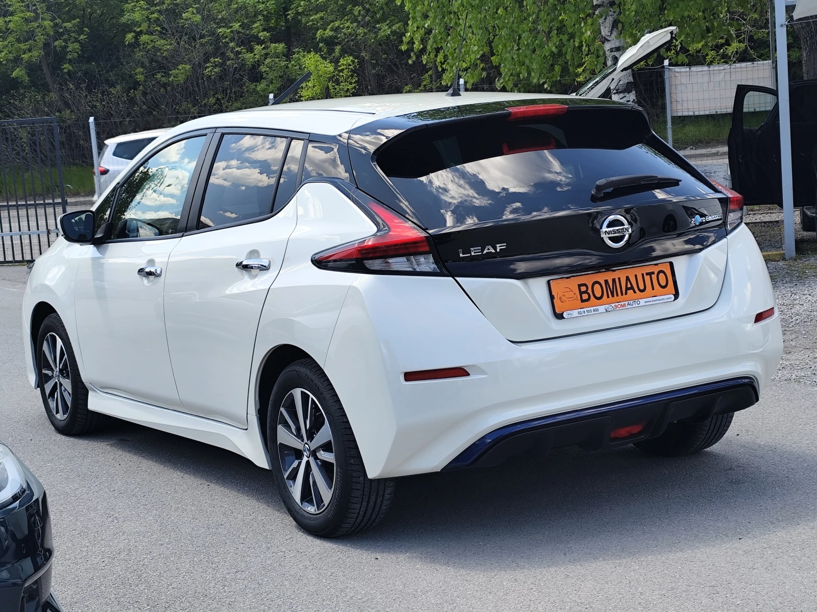 Nissan Leaf  40KWh* 150k.c.* АВТОМАТИК* LED* CAMERA* , снимка 5 - Автомобили и джипове - 54425568